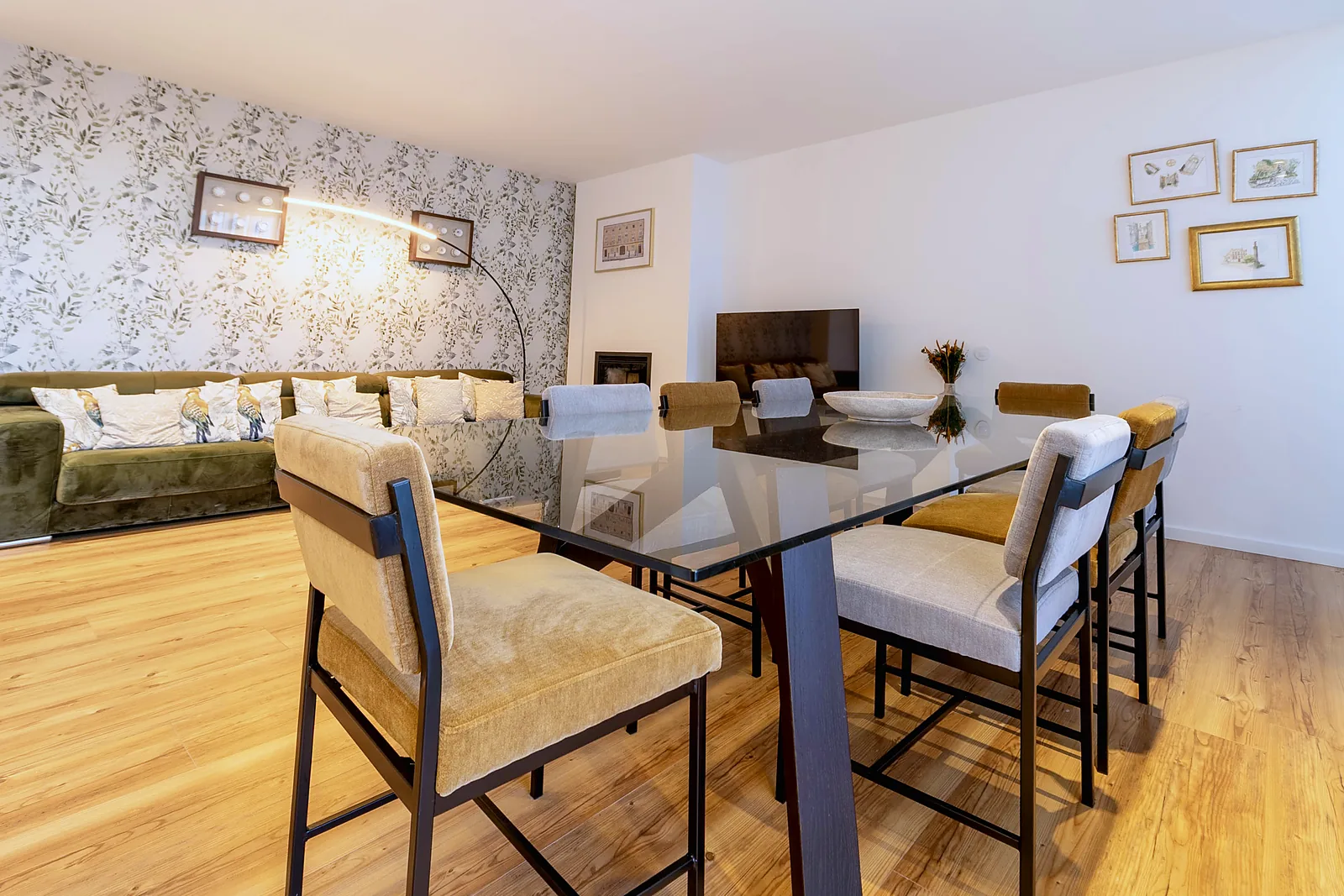 Dining area and shared living room, Casa dos Azulejos