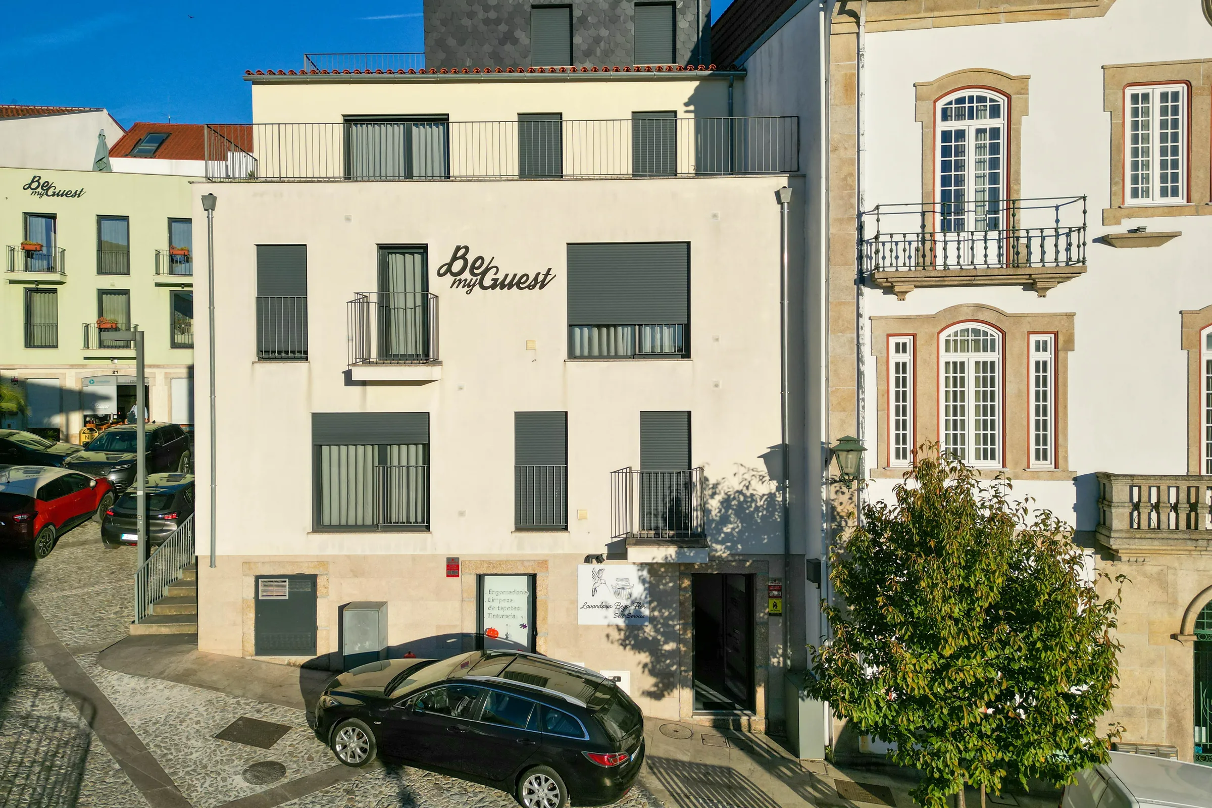 La fachada de día, en la Rua Soar de Cima