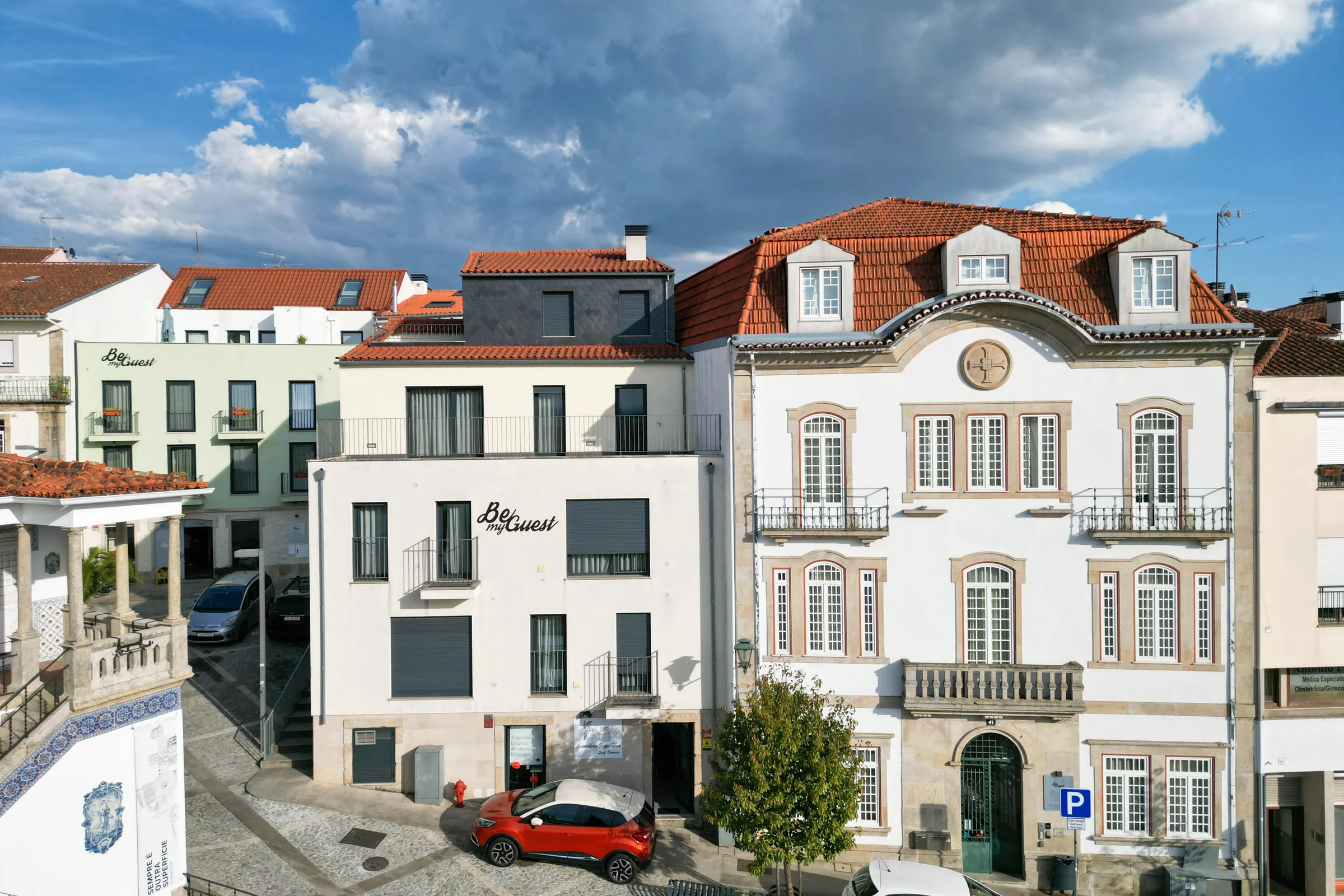 Los tres edificios juntos, en el Largo Almeida Moreira